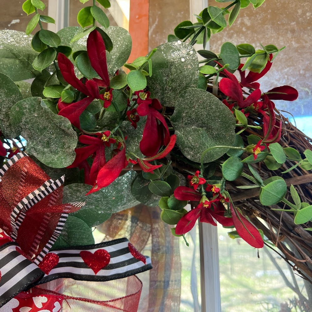 Festive Red and Green Holiday Wreath - Picture 5 of 7